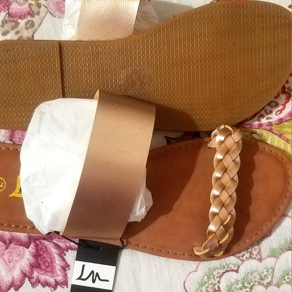 Womens Rose Gold Flat Sandals Size 7 to 7 1/2 - Picture 3 of 6